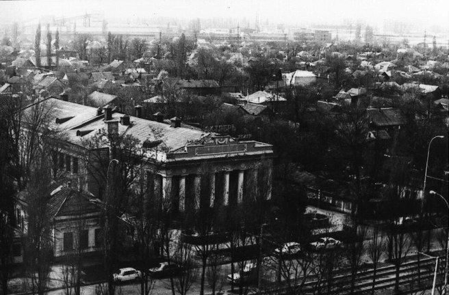 Кинотеатр «Октябрь», 1991 год. Сейчас в здании находится Новый театр кукол  | Источник: Н. Шумаков