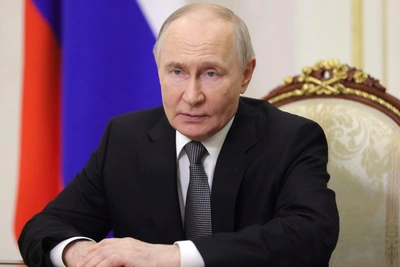 Путин поручил восстановить склады после атак БПЛА