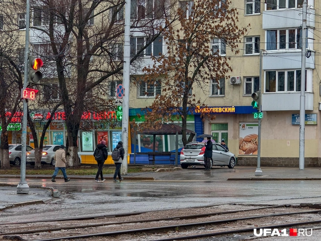 С ранцами идут за знаниями | Источник: Булат Салихов / UFA1.RU