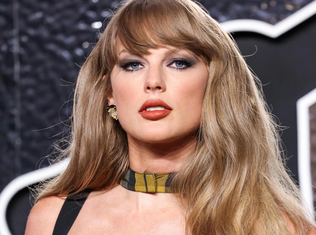 Тейлор Свифт тайно снялась в фильме Адама Сэндлера? Разбираем теорию