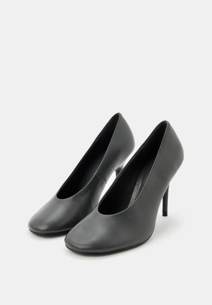 10 самых модных пар обуви на весну-лето 2026 года 10 самых модных пар обуви на весну-лето 2026 года