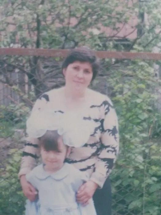 Зухра Сабирова и ее 11-летняя дочка Эльвира | Источник: личный архив Розы Гараевой
