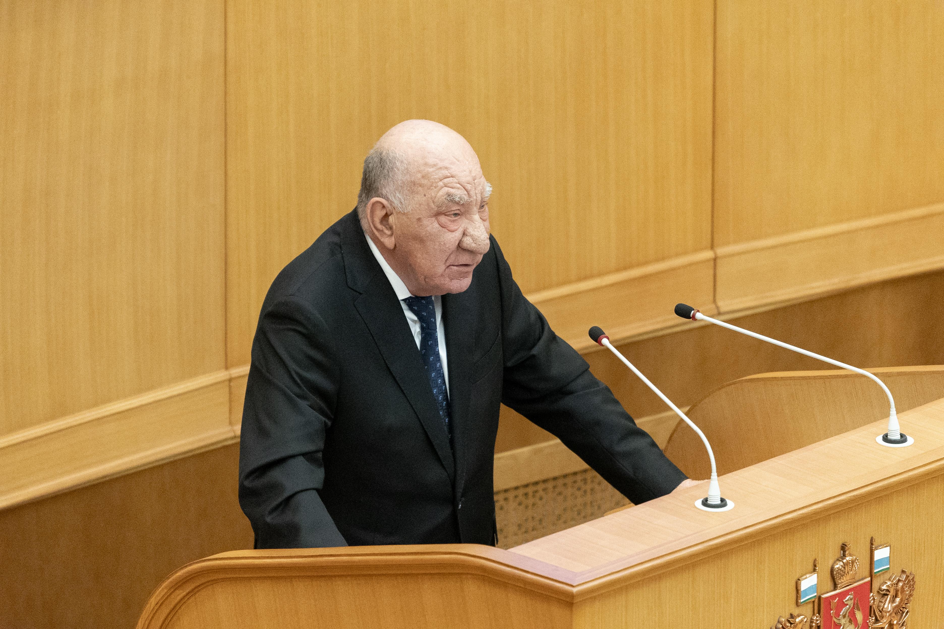 «Новичкам запретим!» Свердловский депутат устроил дедовщину в первый день работы парламента