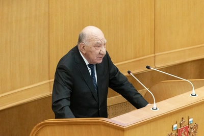 Радаев предложил запретить курение новичкам парламента
