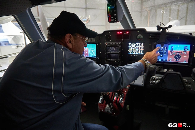 Этот LA-8 купила Государственная транспортная лизинговая компания. Запас топлива машины рассчитан на 3,5 тысячи километров, то есть на 14 часов в воздухе без посадок | Источник: Роман Данилкин / 63.RU