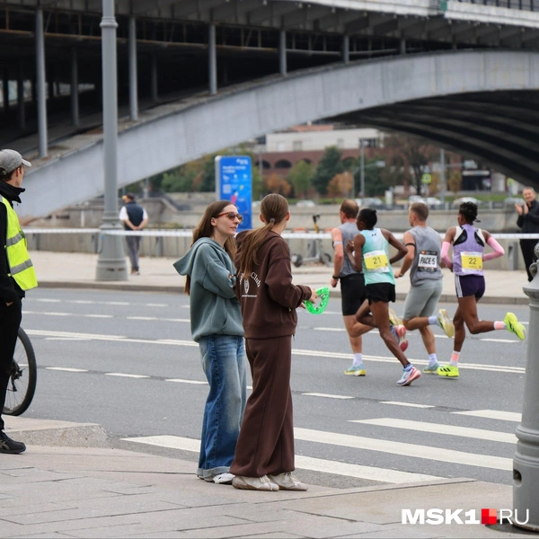 Зрители крупнейшего забега Москвы | Источник: Татьяна Спиридонова / MSK1.RU