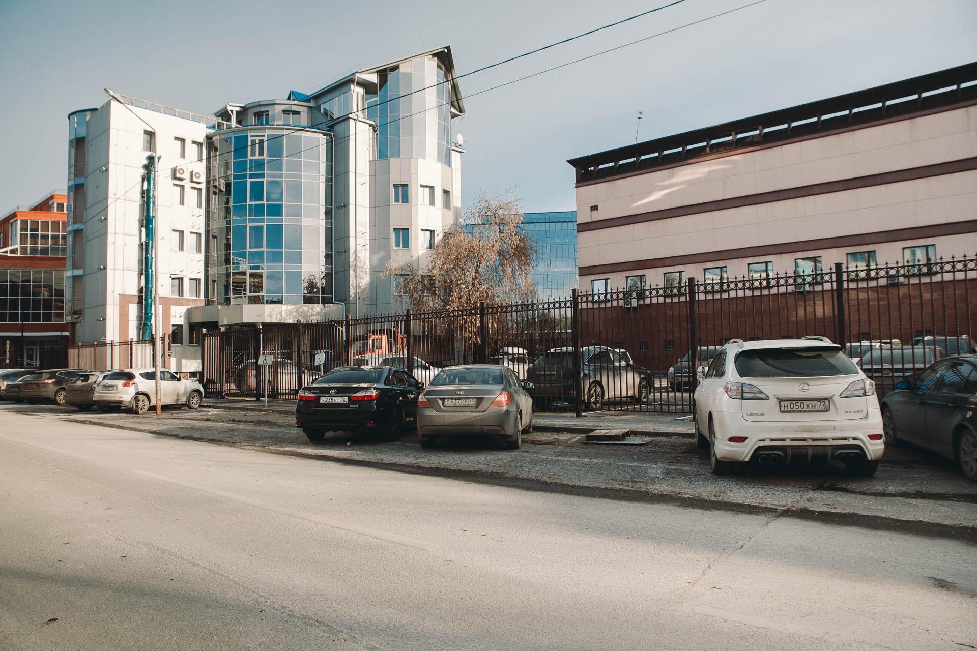 В Тюмени к ФСБ присоединили бывшее здание офиса ВТБ, здание ФСБ в Тюмени, —  ноябрь 2021 года - 14 ноября 2021 - 72.ру