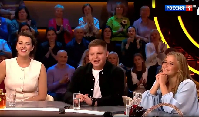 В студии телешоу | Источник: Smotrim.ru / Россия 1