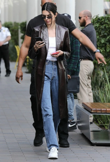 Кендалл Дженнер в Лос-Анджелесе, 19 марта | marieclaire.ru