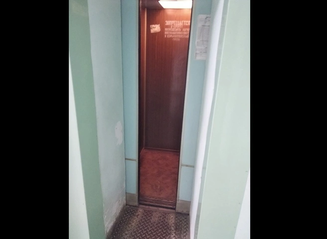 В рязанской поликлинике №11 застрял лифт с пассажирами | ya62.ru