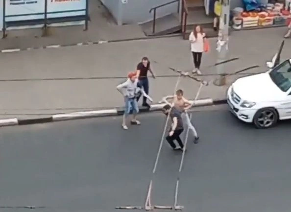 Появилось новое видео драки в Дашково-Песочне | ya62.ru