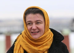 Борющаяся с тяжелым недугом Анастасия Мельникова поразила подтянутым лицом и стройными ногами