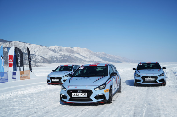 Hyundai i30 N: отжигает на льду Байкала