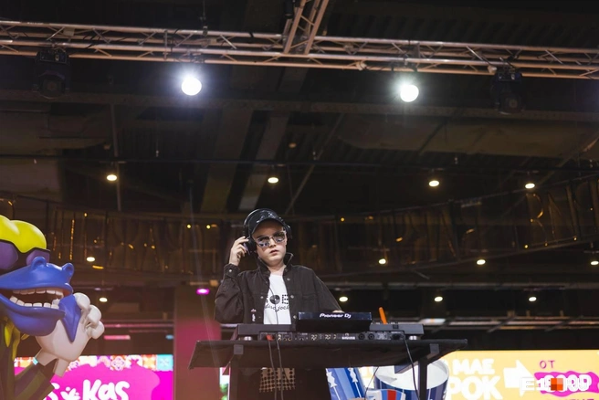 Известный артист посоветовал Ивану найти постоянную работу диджеем в Екатеринбурге, чтобы не терять навыки | Источник: Елена Русинова