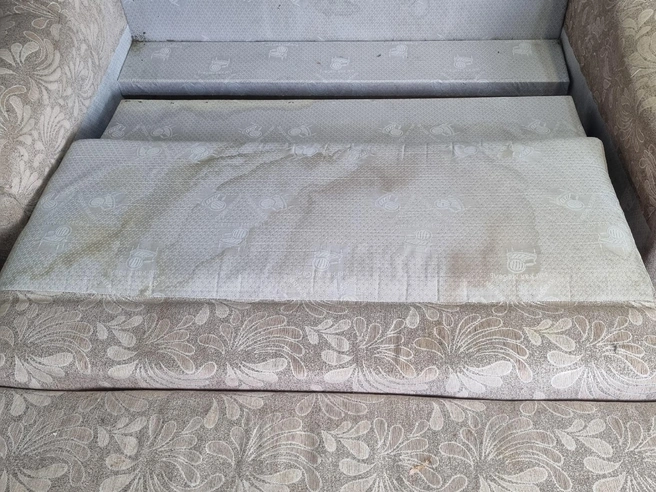 На матрасе остались заметные пятна | Источник: Читатель E1.RU