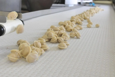 В Екатеринбурге опечатали пельменный цех с ржавым холодильником