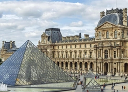 Ограбление века: из Лувра похищены украшения Наполеона