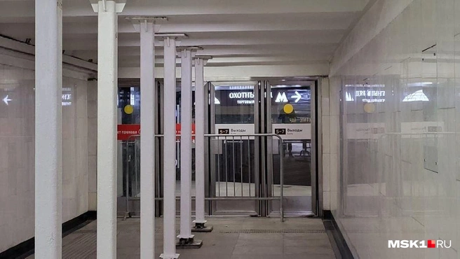 Вход на станцию «Охотный ряд» закрыт | Источник: Иван Гусаров / MSK1.RU
