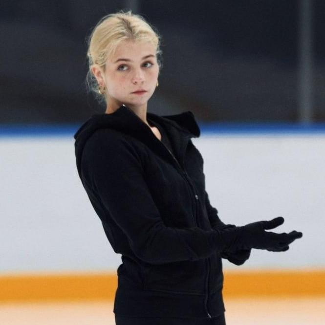 <p>Александра Трусова</p>