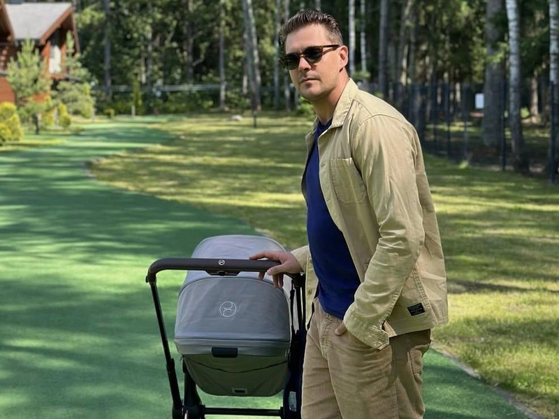 Милошу Биковичу — 38 лет! Как закоренелый холостяк превратился в образцового отца