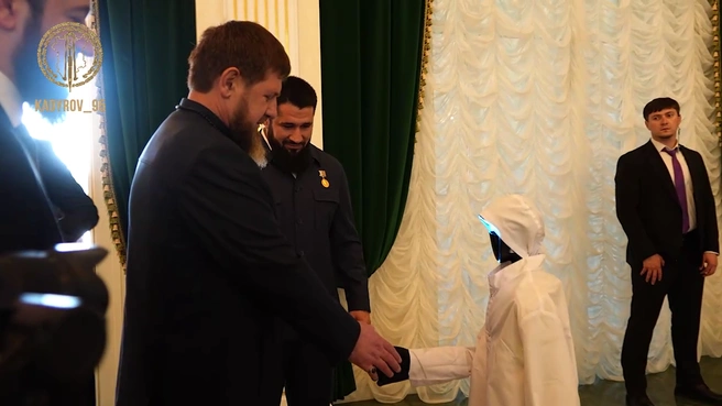 «Ахмат — сила»: видео встречи Кадырова и робота | Источник: Kadyrov_95 / Телеграм