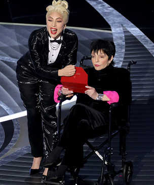 Леди Гага и Лайза Миннелли в сверкающих смокингах объявили «Лучший фильм» на «Оскаре-2022» — «CODA: Ребенок глухих родителей»