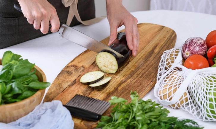 Польза баклажанов для сосудов и правила их приготовления | Источник: iStockphoto/RasselOK