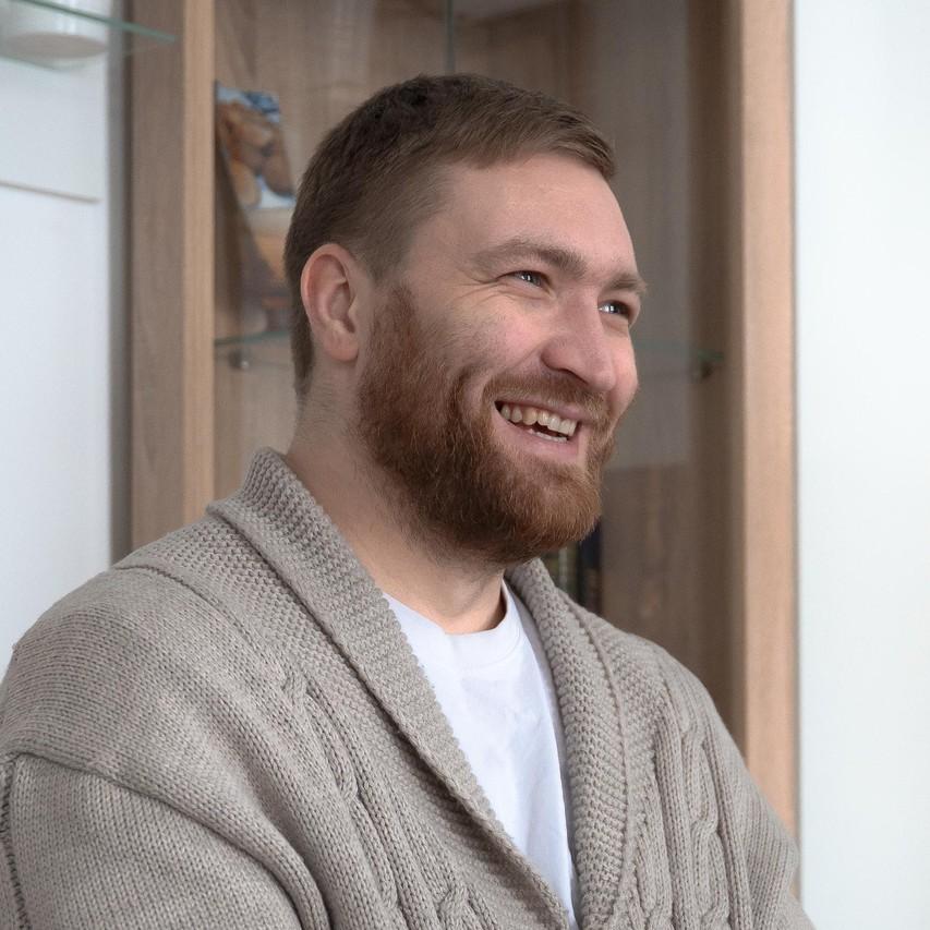 <p>Артемий Пономарев</p>