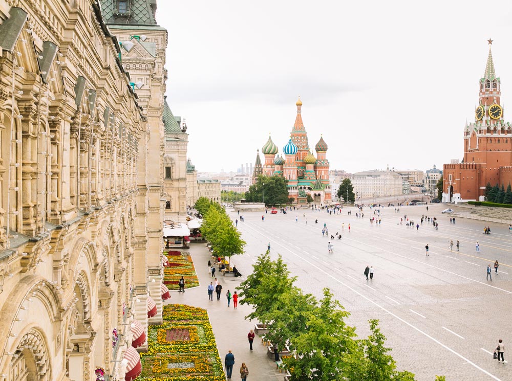 Настроение лета: открылся традиционный фестиваль цветов в ГУМе | marieclaire.ru