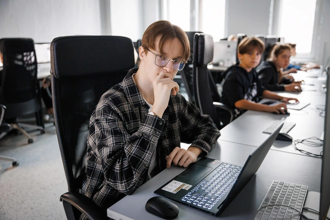 Отборочные испытания пройдут 3, 4 и 5 сентября. Практический этап по робототехнике запланирован на 9–10 сентября | Источник: Школа Movavi