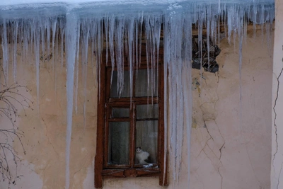 Icicle falls on pensioner in Ufa, woman hospitalized