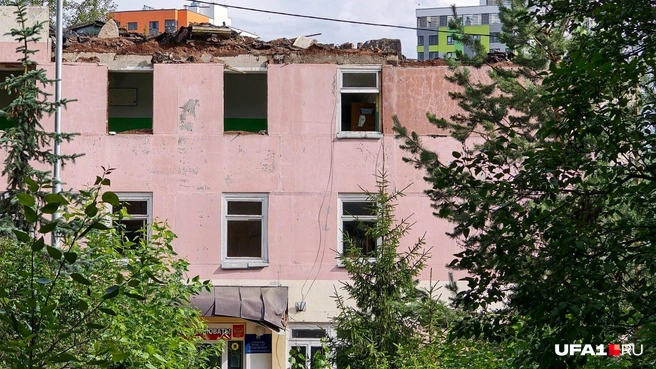 Здание превращалось в типичную заброшку | Источник: Булат Салихов / UFA1.RU