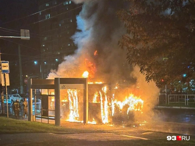 Троллейбус сгорел полностью | Источник: 93.RU