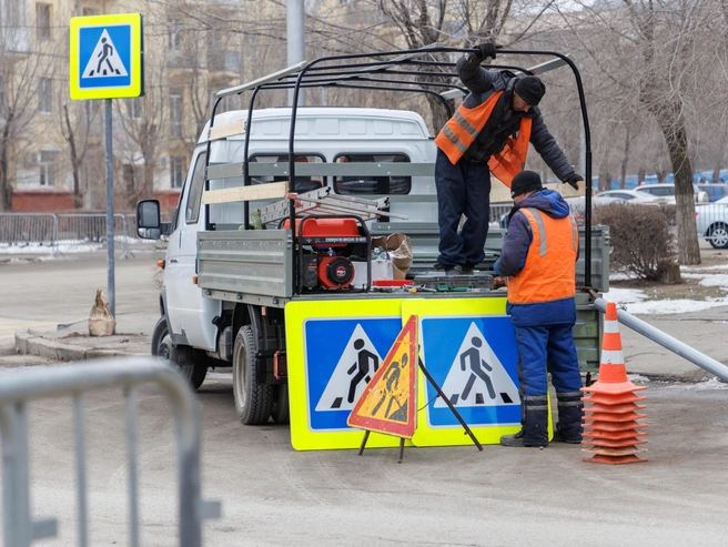 Водители надеются на скорейший ремонт повреждённых оттепелью дорог Волгограда. | Источник: Алексей Волхонский / V1.RU