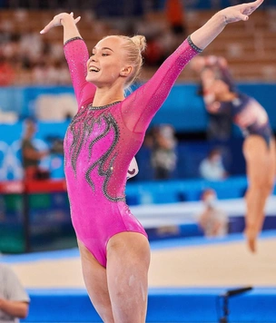 Гимнастка Ангелина Мельникова рассказала, что ей запретили выступать под «Младшего лейтенанта» на международных соревнованиях