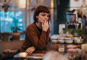 «Муж ушел к любовнице, но затем вернулся. Уверяет, что понял свою ошибку и больше не сделает мне больно. Как поверить ему?»