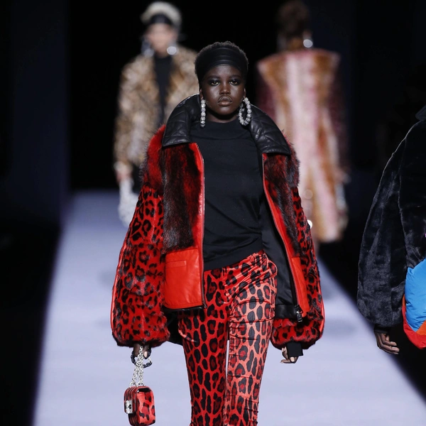 темнокожая модель, самая темнокожая модель, красивые темнокожие модели, темнокожие модели девушки, Адут Акеч, чернокожая модель | Источник: Capital Pictures