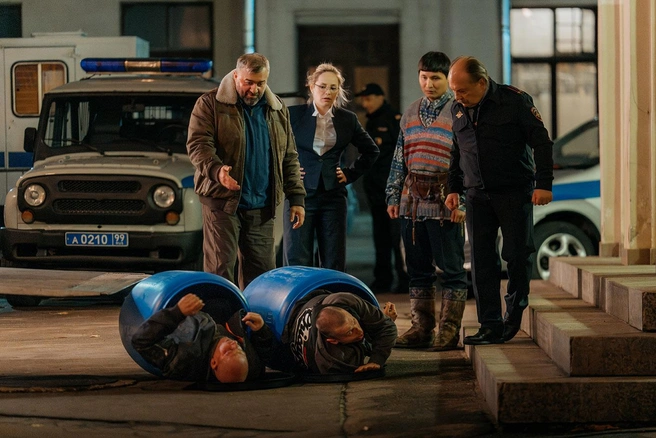 Роли в сериале исполнили Михаил Пореченков, Зоя Бербер и Азамат Нигманов | Источник: KION