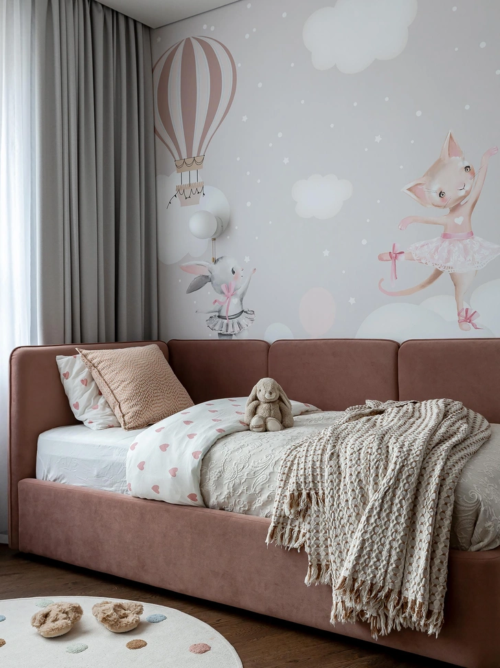 Лепнина и красные акценты: квартира 84 м² в Минске