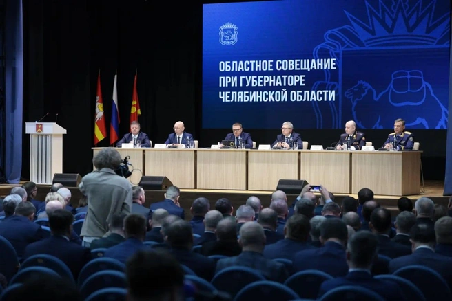 Формат выездных совещаний стал традиционным — это возможность увидеть реальное положение дел в муниципалитете, обменяться опытом с коллегами, решить локальные вопросы | Источник: Наиль Фаттахов / Пресс-служба правительства Челябинской области