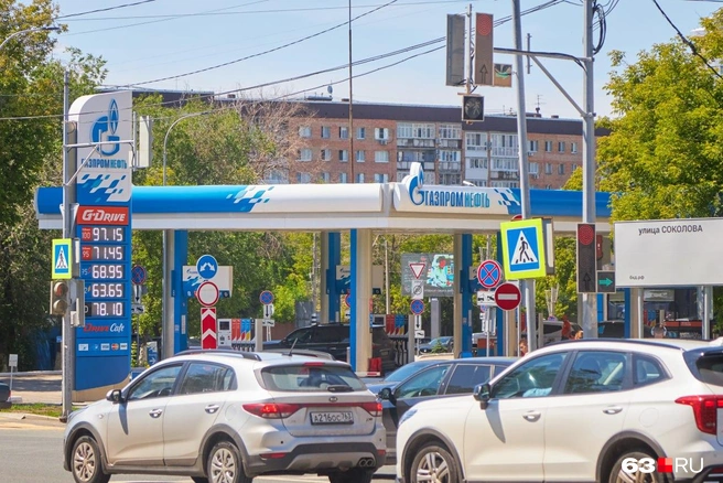 Одна из немногих АЗС в центре города | Источник: Роман Данилкин / 63.RU