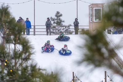 В Волгограде открылись снежные горки в центральном парке