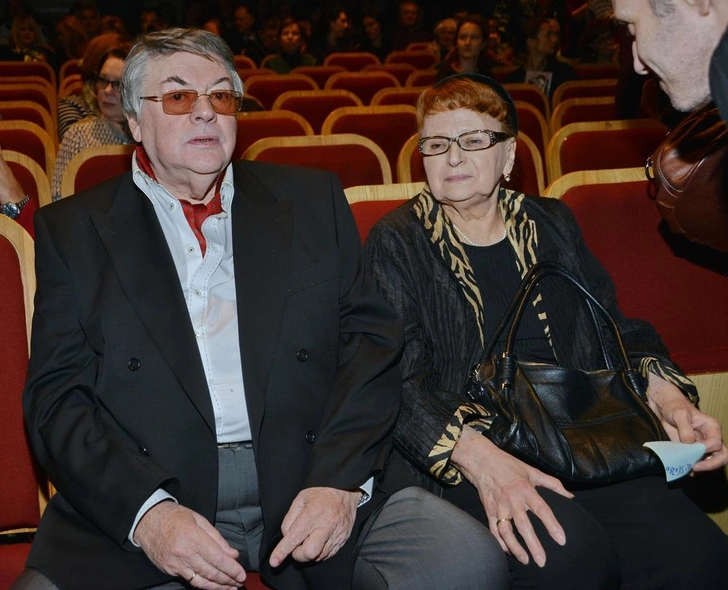 Артист часто выходил в свет вместе с супругой