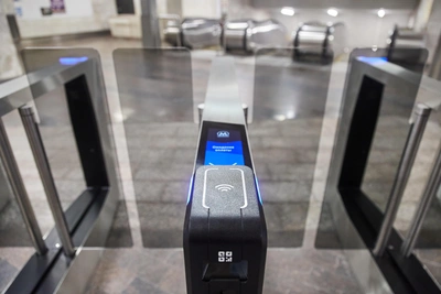 На станции «Октябрьская» в Новосибирске заменят турникеты