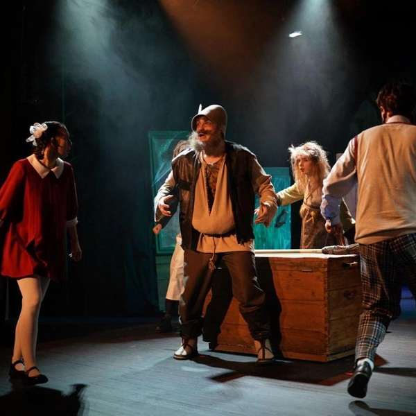 Сцена из спектакля «Катя и чудеса» | Источник: НДТ «Советский»