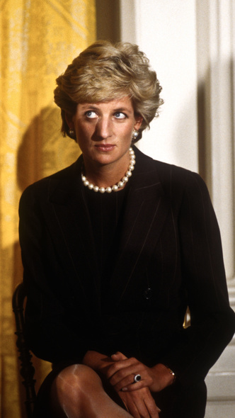 «Колье мести»: зачем вторая жена принца Чарльза носит украшения, отсылающие к покойной принцессе Диане