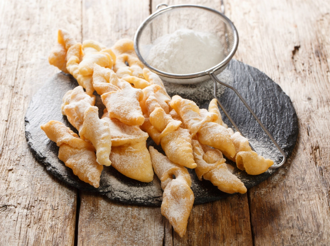 Как у мамы: готовим хворост, сладкую «колбасу» и другие сладости из детства | marieclaire.ru