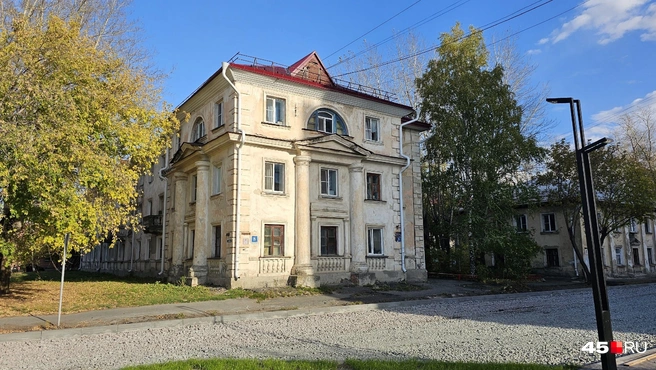 Дом на № 8 на улице Кремлёва построили в 1962 году | Источник: Дарья Никитченко / 45.RU