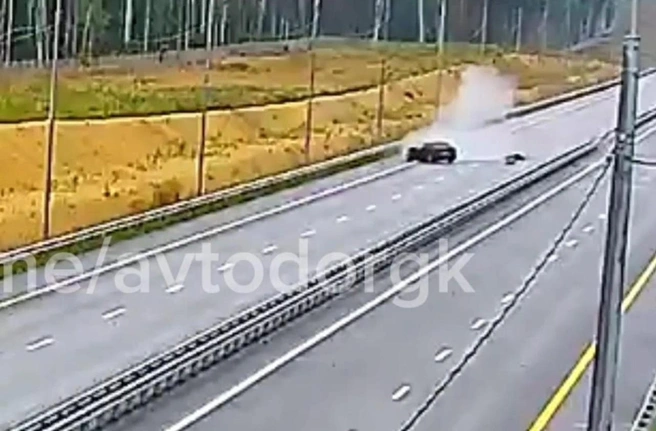 Водитель автомобиля не справился с управлением | Источник: Автодор / Telegram