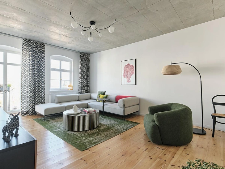 Диван, Noah Living. Журнальный стол, Maisons du Monde. Кресло, Westwing Collection. Ковер, Benuta. Торшер, Nordlux. Люстра, Jotex. | Источник: Ася Нурулина